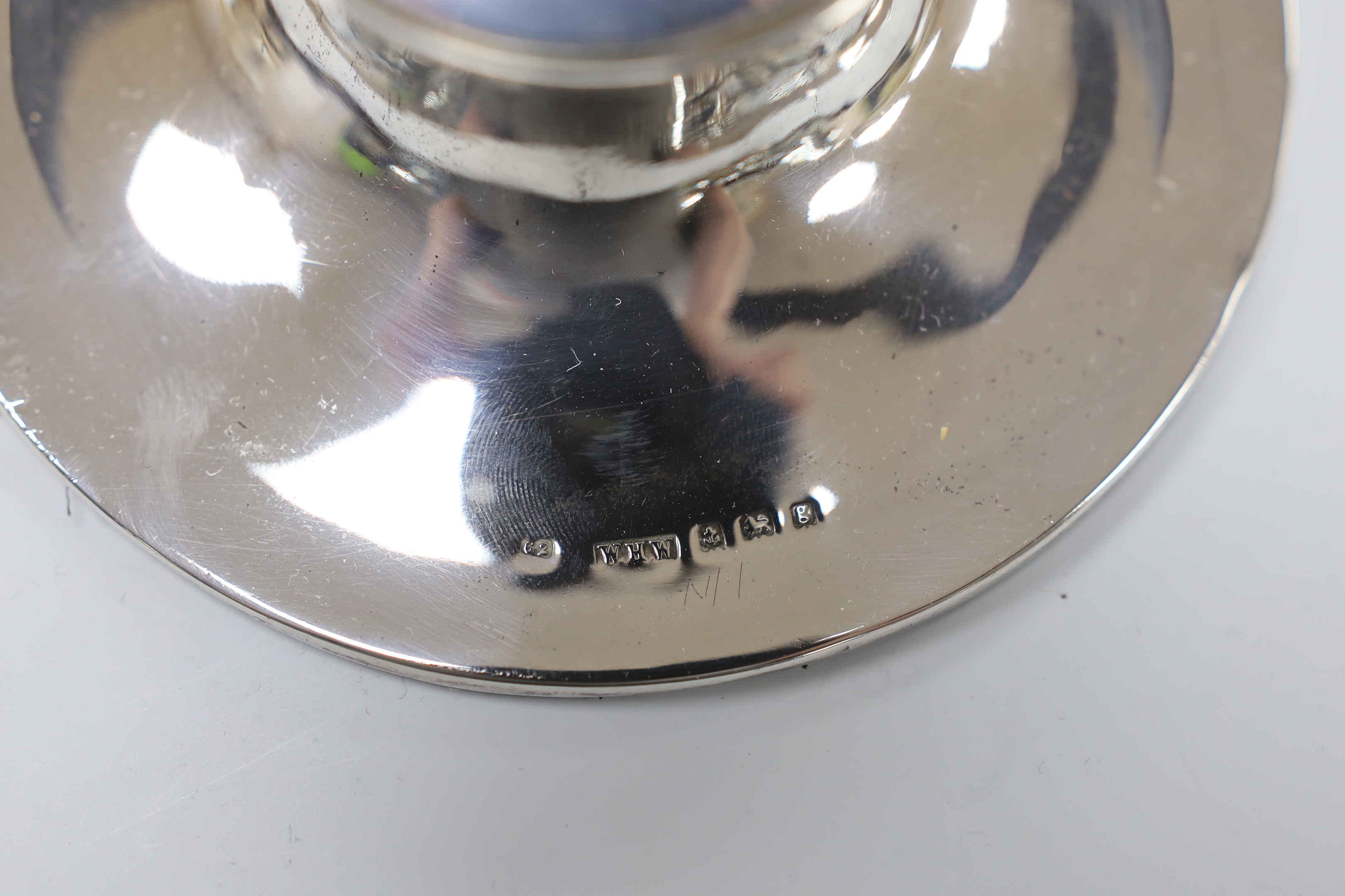 A George V silver and tortoiseshell pique lidded glass toilet jar, Charles & Richard Comyns, London, 1925, height 89mm, a silver mounted capstan inkwell and a silver salt and plated condiment spoon.